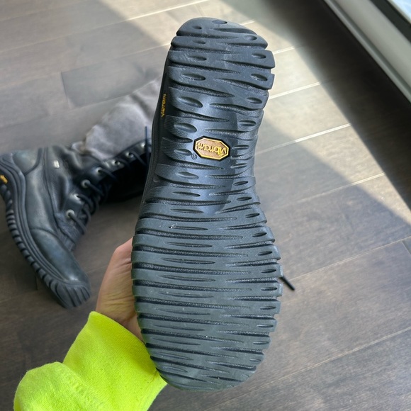 Woman’s ugg - Picture 4 of 11